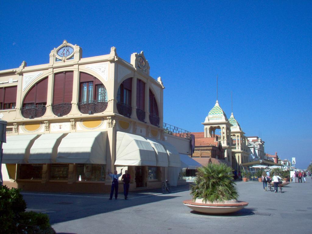 Hotel Bianchi Viareggio Exterior photo